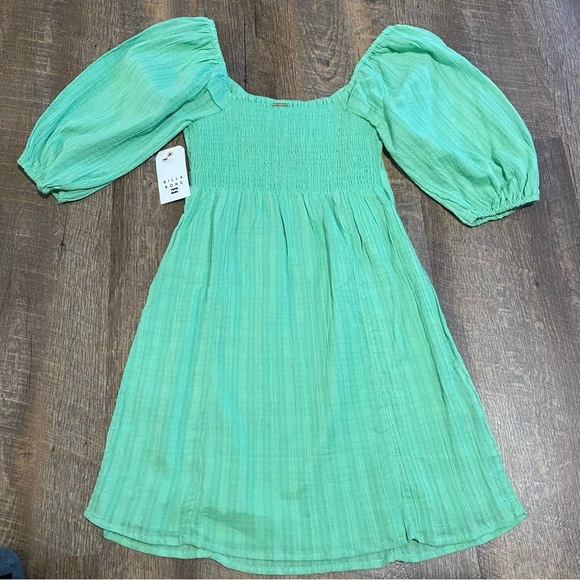 NWT Billabong Lite Green Dress with Puff Sleeves Size Small - Picture 8 of 10